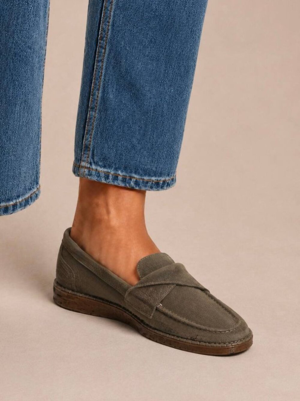 NWT Brioso Olive Green Suede Twisted Loafers Women’s Size 8M New Without Box
